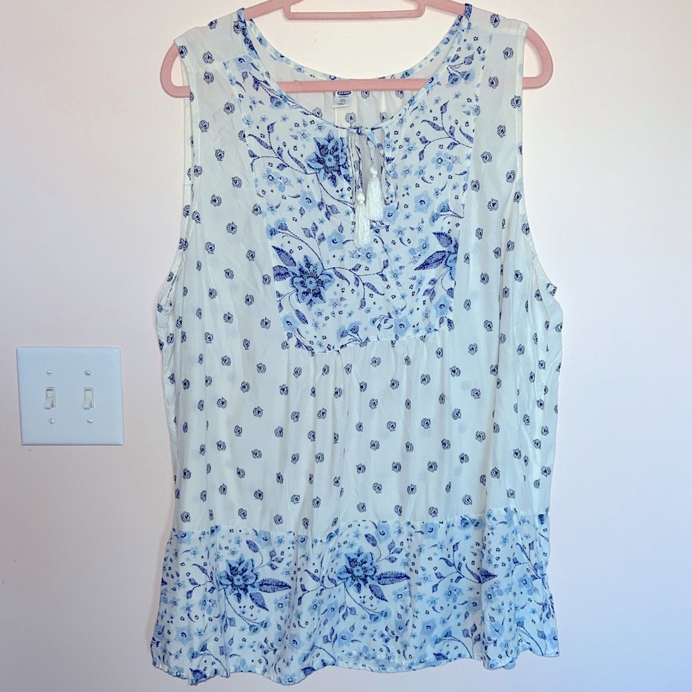Old Navy Sleeveless Shirt Size XXL blue and white